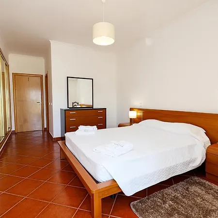 C24 - Sandy Way 3 Bed In *