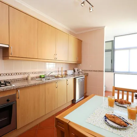 C24 - Sandy Way 3 Bed In Apartment