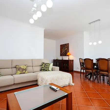 C24 - Sandy Way 3 Bed In Apartment